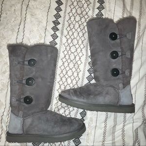 ugg grey bailey button triplet boot